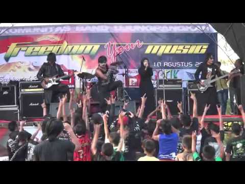 Gendeng -  Murkanya Alam Semesta (cover) - Live @Freedom Your Music