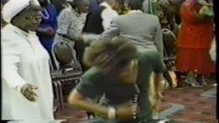 Rev. Jackie McCullough COGIC On Fire Old School Praise Break 1995!