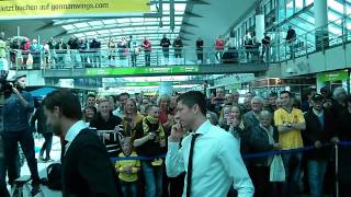 preview picture of video 'Borrusia Dortmund at the airport'