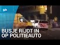 Busje rijdt in op politieauto in Amsterdam, agenten schieten bij aanhouding verdachte