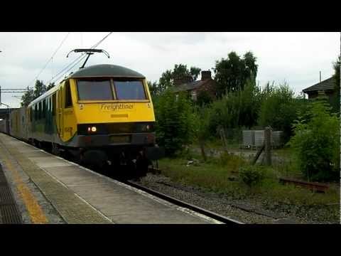 WCML freight - Freightliner 90045 through Acton Bridge