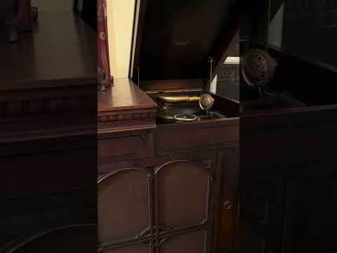 Aunt Hagar’s Children Blues by Isham Jones Orchestra, 1922 on the 1926 Brunswick Hampton Phonograph