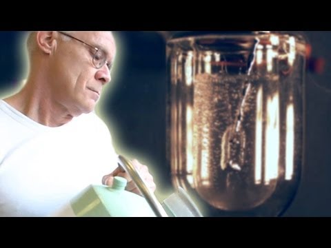 液体窒素に水銀を注ぐ（スローモーション (Pouring Mercury into Liquid Nitrogen (slow motion))