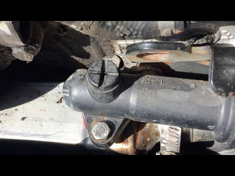 Koelvloeistof  EGR lek BMW DIESEL / Coolant Leak BMW /  Kühlflüssigkeit Kühlwasser läuft aus vorne.