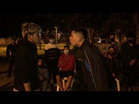 CAQUIÑA METE AL WATER A CALERO