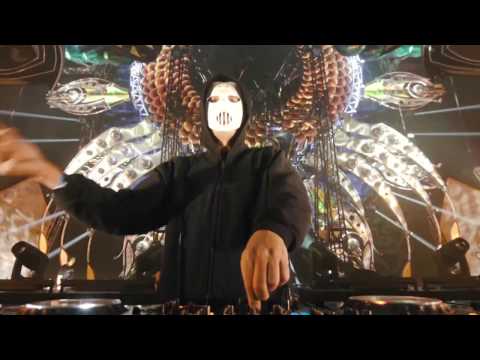 Angerfist dropping "I:Gor - This Is What I Am" at Qlimax 2016
