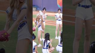 ノーバン始球式。足を高く上げて美脚を見せながら、内角をえぐるストレートで打者をのけぞらせる秀秀子 ショウショウズ Fubon Angels #台湾チア 新莊棒球場 24/9/15【台湾チアTV】