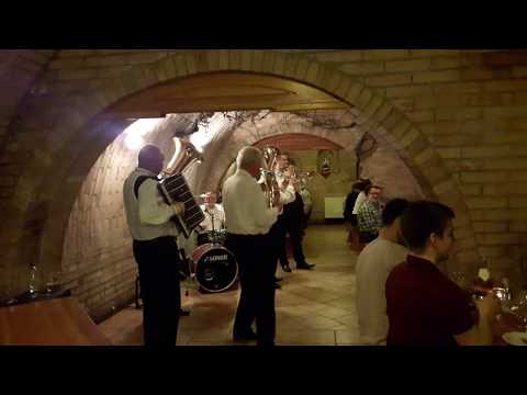 "Morgenblüten" (Kmotrenka)Weinprobe mit der kleinen Besetzung von "Stribrnanka"