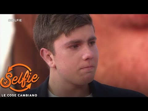 Selfie, prima puntata - Bulli e orecchie a sventola