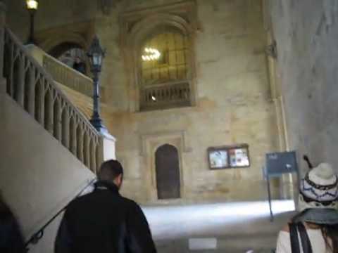 La scalinata principale di Hogwarts in Harry Potter