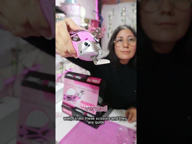 Vídeo relacionado con CCR Tijeras,Oro Titanio Recubierto,Tijeras Multiusos,Mangos de ABS Transparente,Hojas Afiladas,Tijeras de Costura Set,Hogar, Oficina,Escuela,Regalos,Juego de 4