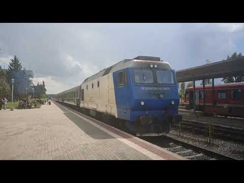 GM 64-1264-2 cu R4044 sosește din remiză în gara Baia Mare