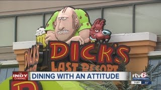 Rude food: Dinner served with a side of &#39;tude at Dick&#39;s Last Resort