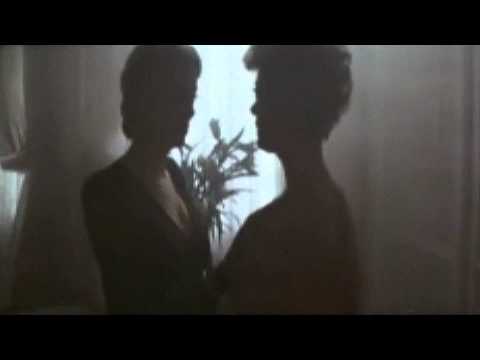 Sarandon & Deneuve Commentary The Hunger Lesbian Kiss Scene