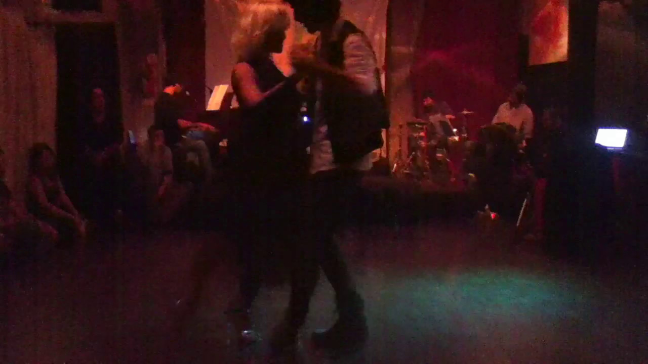 Tamara Bisceglia y Pedro Farias bailan en MILONGA 10 - 3 DE 3