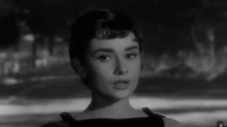 Musik-Video-Miniaturansicht zu La Vie En Rose Songtext von Audrey Hepburn