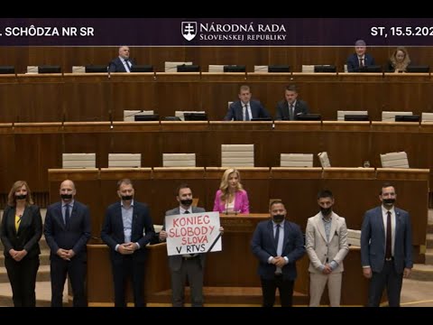 Incident v parlamente: Matovič s poslancami narušili prejav Šimkovičovej