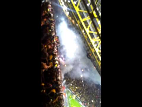 Borussia Dortmund vs Olympique De Marseille 2-3 Pyro BVB - Marseille 02.10.2013