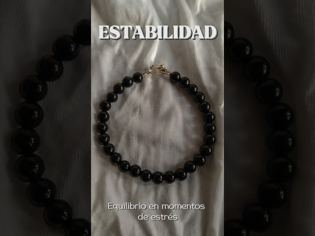 Vídeo relacionado con Wendalern Collar cuadrado de piedras preciosas con colgante de ónix negro, cadena de cuentas doradas, collar cuadrado geométrico de cristal negro, collar de declaración de piedra natal de cristal
