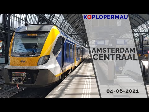Treinen op station Amsterdam Centraal - 24 juni 2021