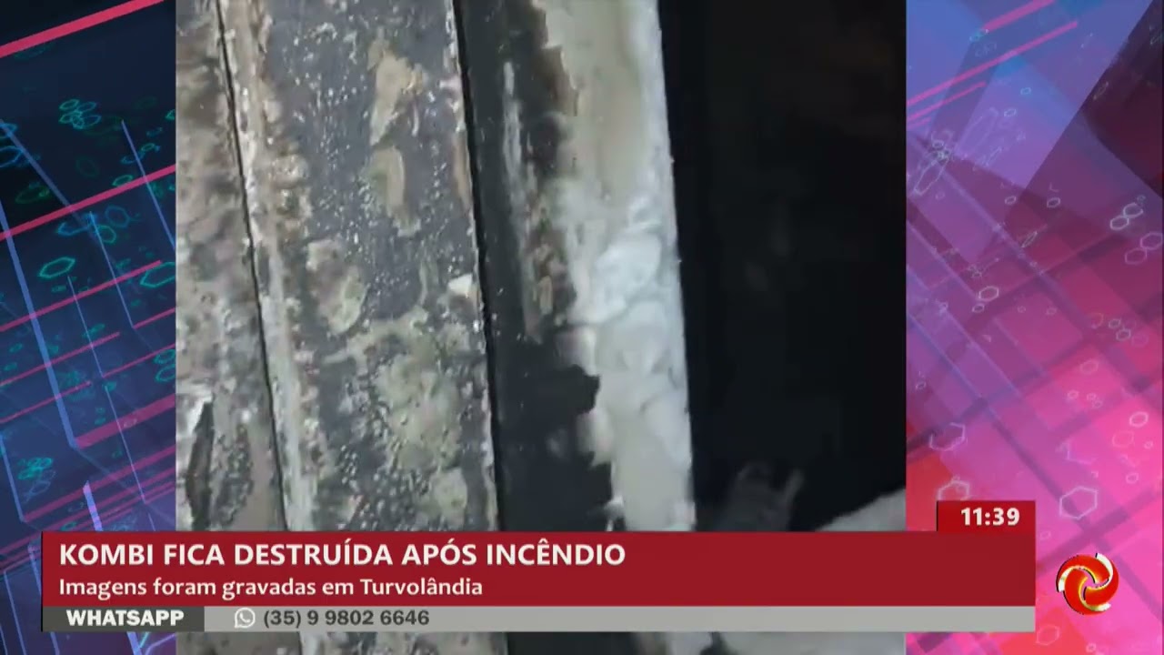 Kombi é destruída pelo fogo em Turvolândia