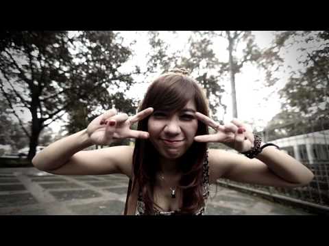 Alasan Aku Tersenyum video