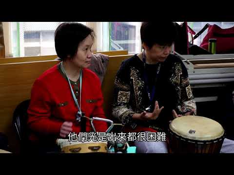 搖擺的奮鬥 小腦萎縮症病友奏起原野鼓聲