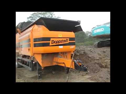Trommel Screen - Doppstadt SM620 Working In Rain at Brisbane Earthmovers
