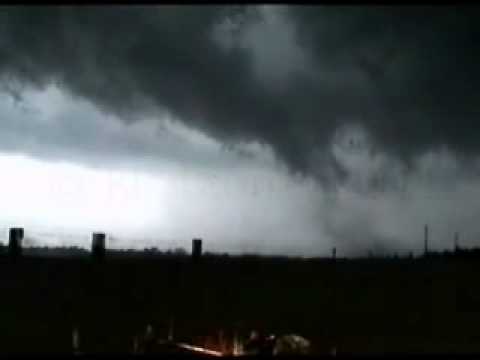 Time lapse of tornado south of Van,TX 04/26/2011