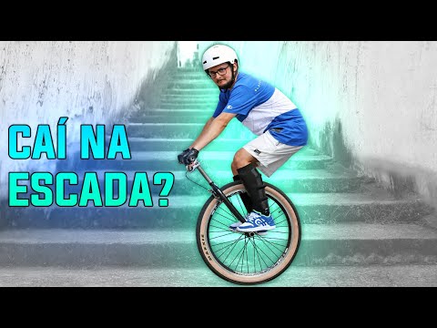 DESCI UM ESCADÃO COM UMA RODA