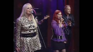 The B 52's ~ Juliet Of The Spirits ~ live 2008 Regis + interview