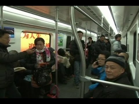 Китай пусна метро под река Яндзъ