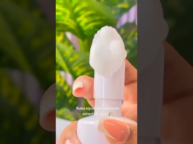 Vídeo relacionado con THE FACE SHOP Espuma limpiadora facial con agua de arroz Bright 150 ml