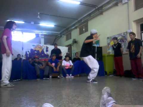 5to Festival de hiphop 2012 - Popping - Eriko y Laucha (NSD) VS Agustin y Brian (Funky Robots)