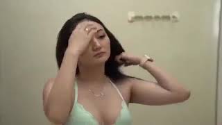 Download lagu Sasha Carissa Buka Baju Cuma Pake Bra mp3