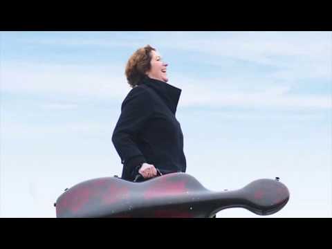 Een online lesje cello stemmen door cellodocent Irene van den Heuvel