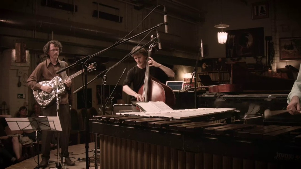 Wood&Steel Trio Roland Neffe: vibes, marimba Christian Kögel: dobro Marc Muellbauer: bass