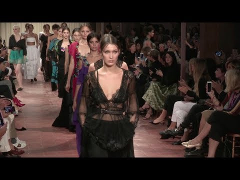 Bella Hadid, Sara Sampaio, Isabeli Fontana and their fellow models on the runway for the Alberta Fer