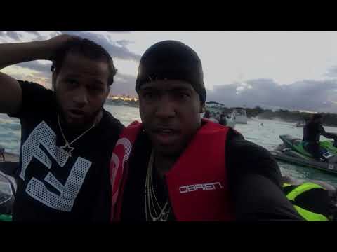 Toxic Crow y El Alfa dando cotorra en los jet ski