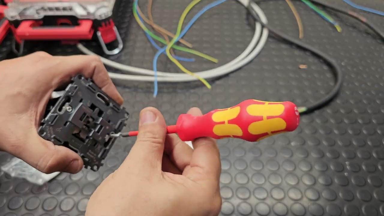 Cum se monteaza prizele si intrerupatoarele corect in 2024 si NYM-J de la Helukabel 3x1.5 si 3x2.5