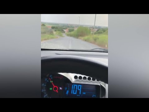 "Ho preso il muro fratellì", la lezione di guida di Algero Corretini finisce male