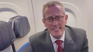 United removes middle seats