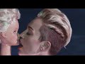 Miley Cyrus - We Can't Stop (Lyrics + Español) Video Official
