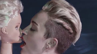 Miley Cyrus - We Can't Stop (Lyrics + Español) Video Official