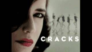 Cracks. Música: Javier Navarrete
