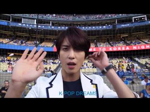 20140527 Yonghwa giving a kiss at Dodgers Stadium fr KPOP DREAMS