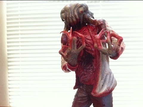 HALF-LIFE 2 Headcrab Zombie Exclusive Statue Unboxing by Gaming Heads