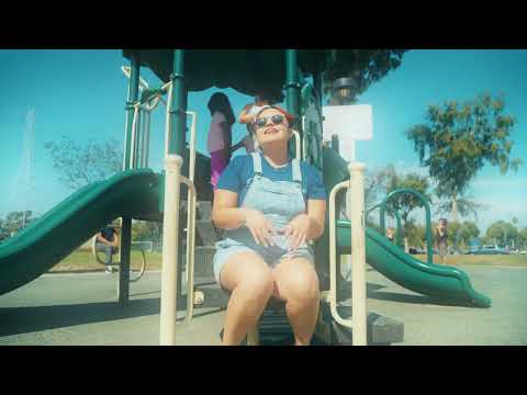 Janet Uribe- Diferente Video Oficial