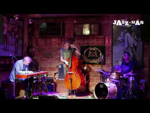 DANIEL KARLSSON TRIO