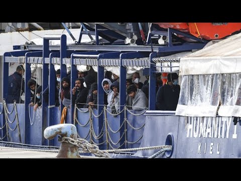 Video Thumbnail: Libysche Küstenwache greift anscheinend Seenotrettung an: Ein Mensch sei dabei ertrunken